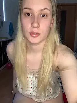 Sweet_white_chocolate on StripChat 