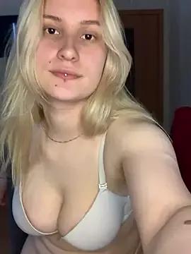 Sweet_white_chocolate on StripChat 