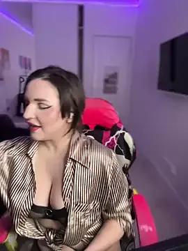SweetBeeQueen on StripChat 