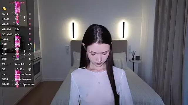 sweetiebones on StripChat 