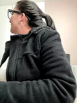 SWEETLILY18 on StripChat 