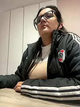 SWEETLILY18 on StripChat 