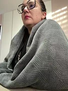 SWEETLILY18 on StripChat 