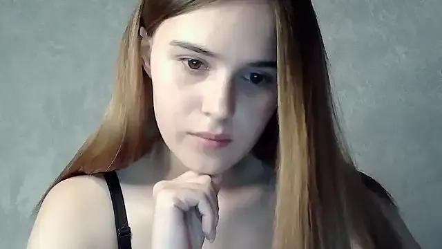 SweetLoraa on StripChat