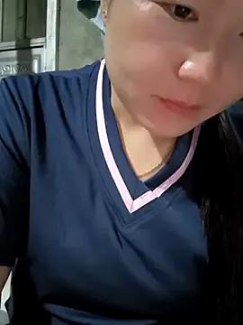 Sweetlove_77 on StripChat