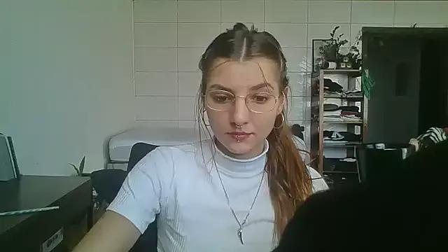 SweetyBabyDemon on StripChat 