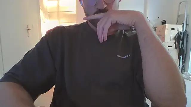 taallguyy_196 on StripChat 