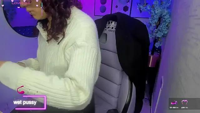 Theia_moon on StripChat