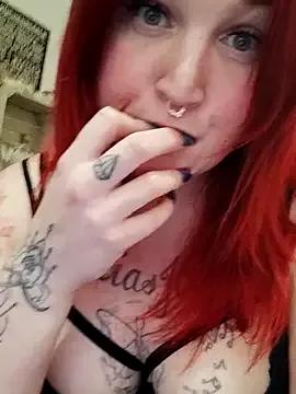 TiffiChantiT2 on StripChat 