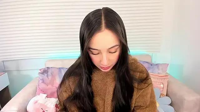 tinysara on StripChat