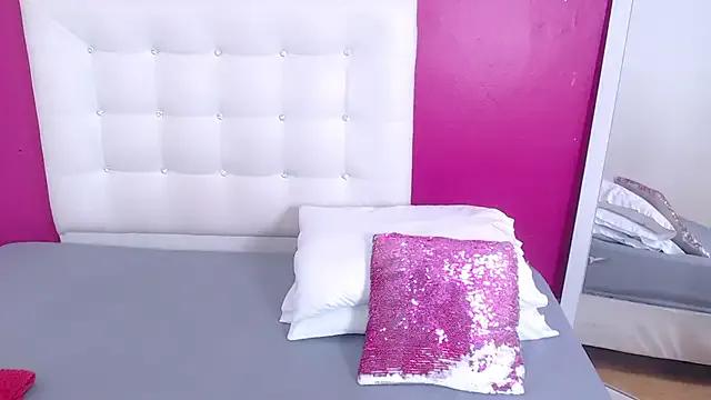 tinyy_whore18 on StripChat