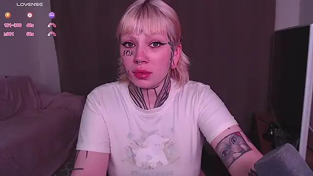 tradishka on StripChat