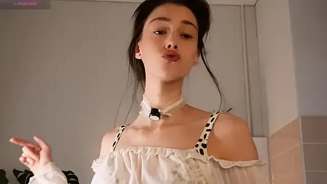ttragedienne — Suck finger with eyes contact