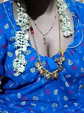 tuttifrutti17 on StripChat 
