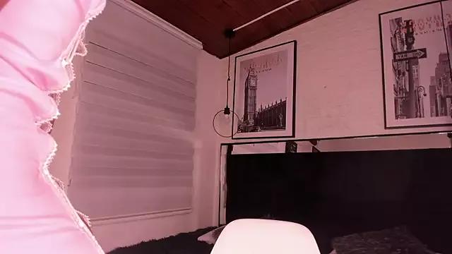 tylla_ on StripChat 
