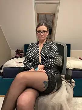 Velvetwitch87 — Ujedanie dildo