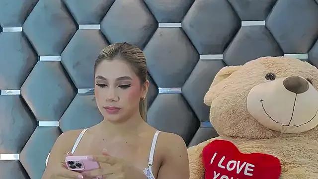 VictoriaHawks on StripChat
