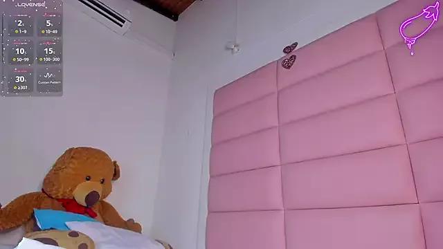 viioletta_18 on StripChat 
