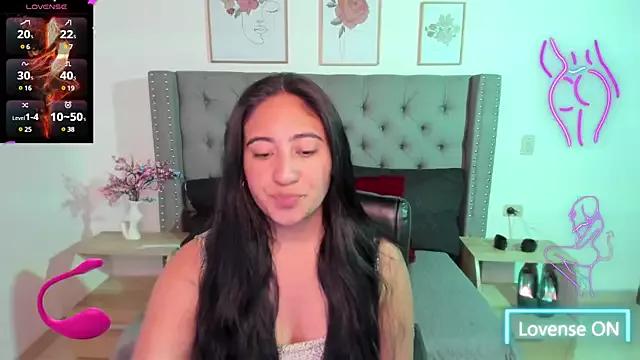 Viviene_Price on StripChat 