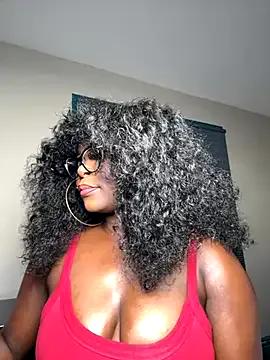 WomanNextdoor1's avatar