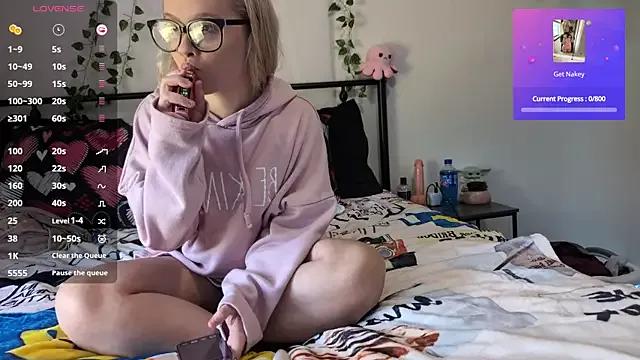 xxNaughtyNicolexx on StripChat 