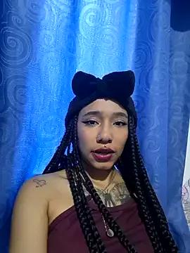 XxxReinaSexyBodyxxX777 on StripChat 