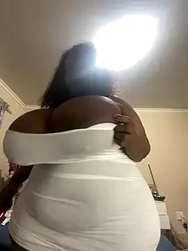 xXXSexyamazon on StripChat 