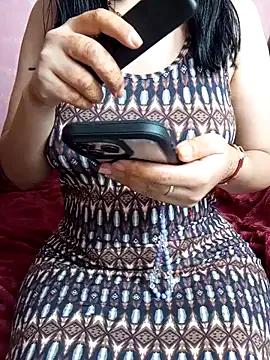 Yaraa8 on StripChat 