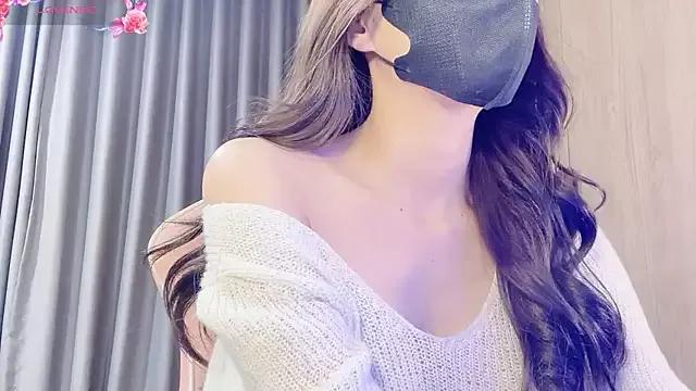 yiyi-chin on StripChat 