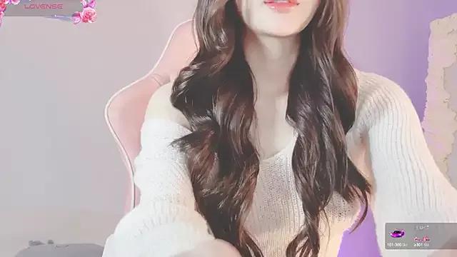 yiyi-chin on StripChat 