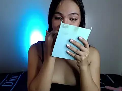 yolly_fox on StripChat 