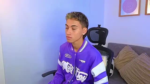 yulian_vasquez — Play with my dick soft! 