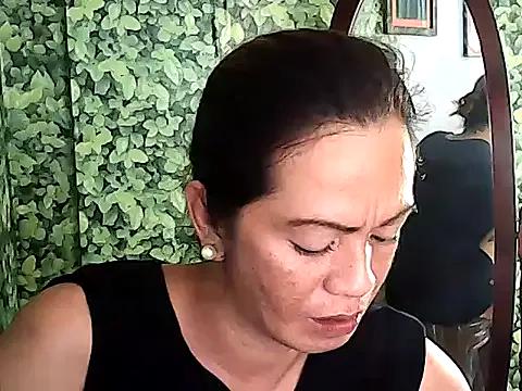 yummy_21xxx on StripChat 