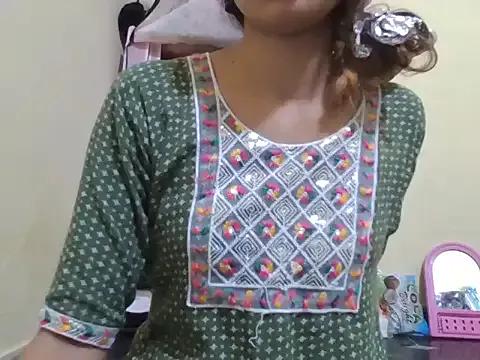 Zaara_00 on StripChat 