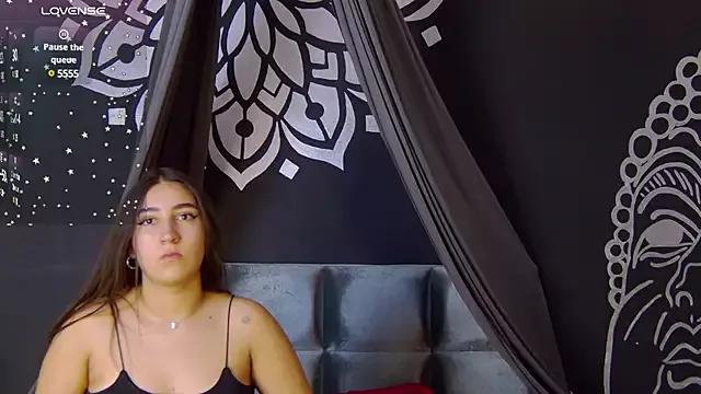zoee_moretti on StripChat 