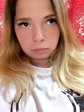 Zuli_Kiska on StripChat